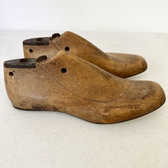 Vintage Pair Of Wooden 8” Industrial Shoe Factory Mold Marked 31 On Bottom - Picture 1 of 6